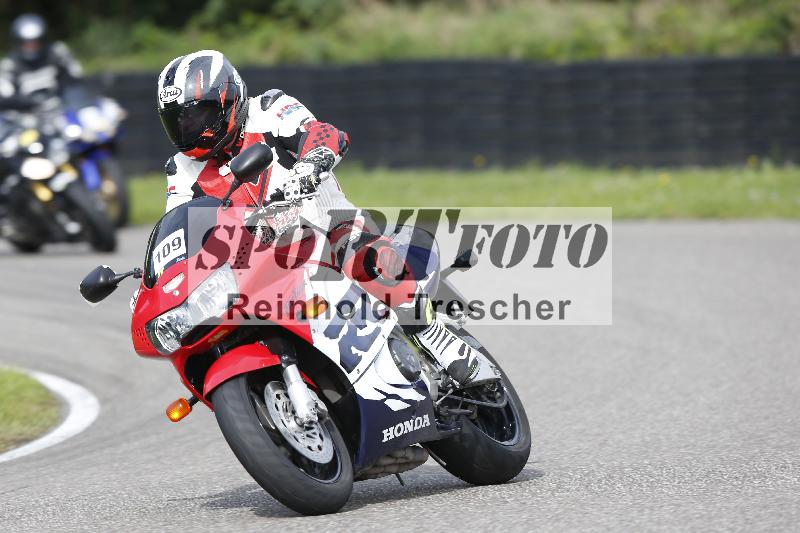 /Archiv-2025/53 16.09.2025 Track Day Domi Aegerter ADR/Gruppe gelb/109